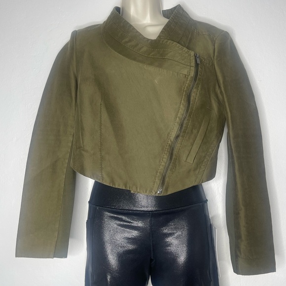 BCBGMaxAzria Jackets & Blazers - BCBG MaxAzria Cropped Jacket- Military Green